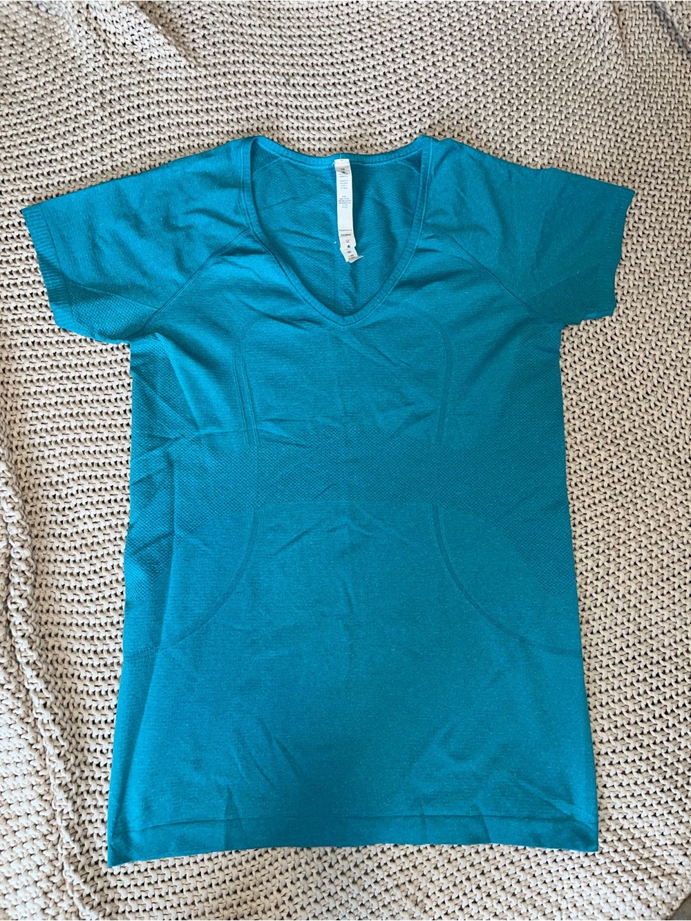 lululemon athletica Swiftly V-Neck Turquoise Short Sleeve Top